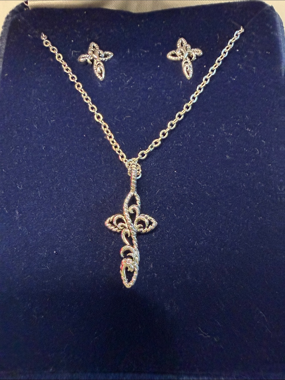 Montana Silversmiths Hold Steady Faith Cross Necklace & Earrings Set JS5185